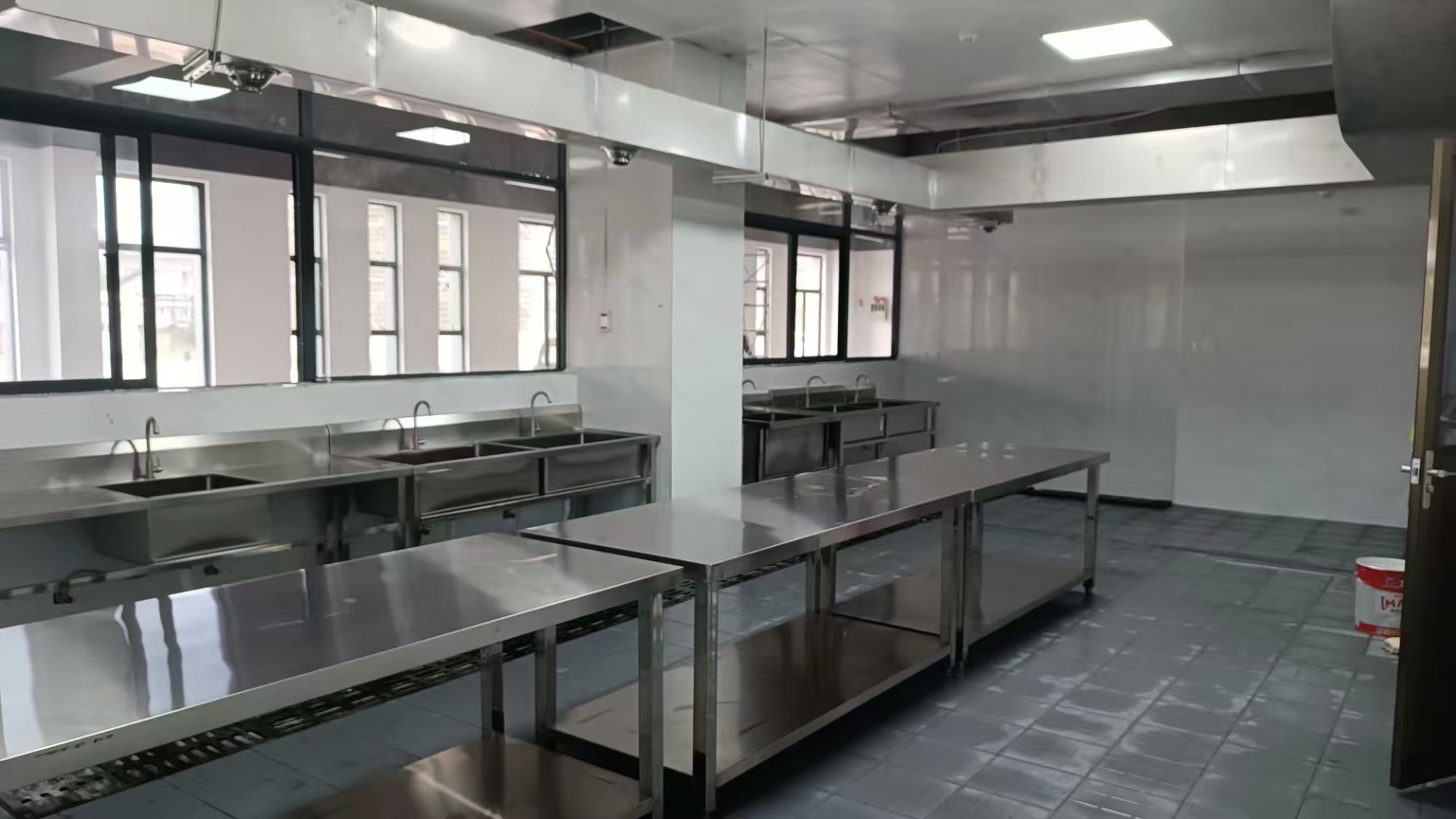 肇慶利滿順利酒店商用廚房設備維修全攻略 從炮臺灶到蒸柜，專業保養技巧解析