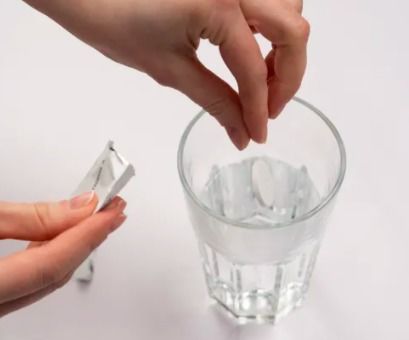 泡騰片直接含著吃暗藏窒息風險，苯胺成分需警惕